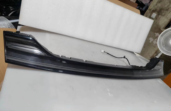 2024 Xiaomi SU7 OEM Through-Type Taillight - Genuine Factory Salvaged Parts, Full-Length LED Illumination